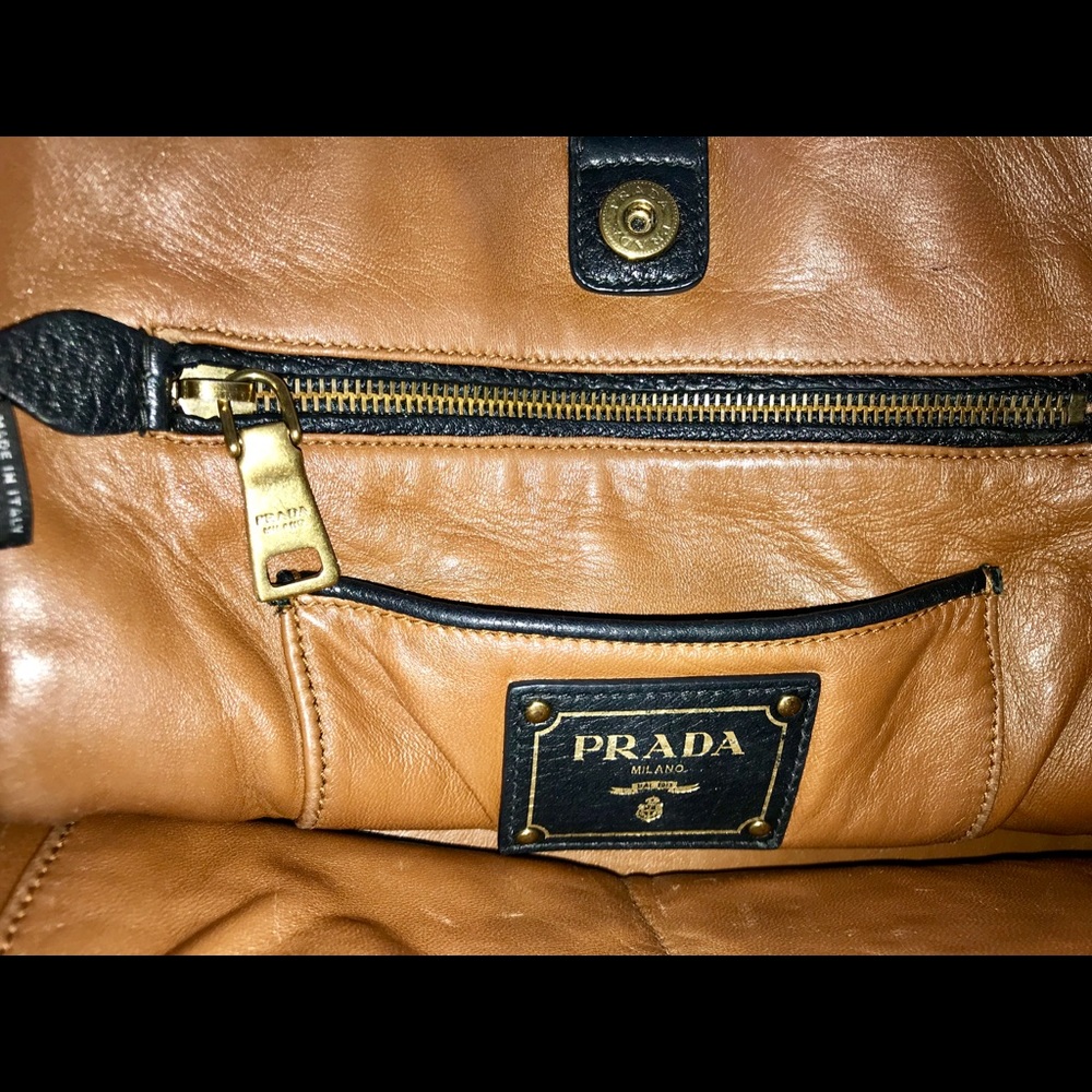 Prada tote, Dust bag Authentication paperwork. - Picture 5 of 6